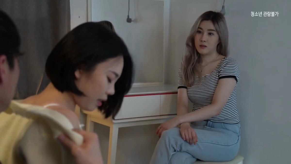 Cách Cô Ấy Tìm Ý Tưởng Trong Công Việc (음란소설)